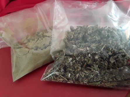 Raspberry Leaf Powder and leaf in bags 4