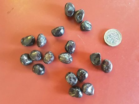Small A Grade Garnet Tumble-stone - Image 2