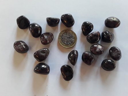 Small A Grade Garnet Tumble-stone - Image 4