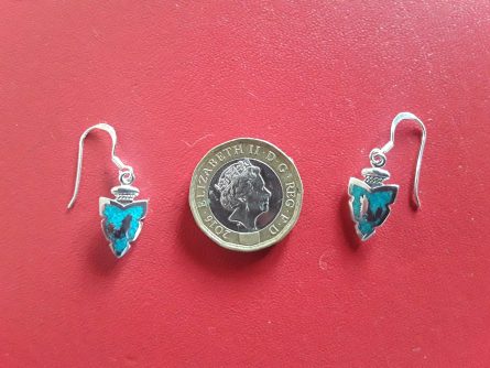 Howling wolf earrings in arrow 1